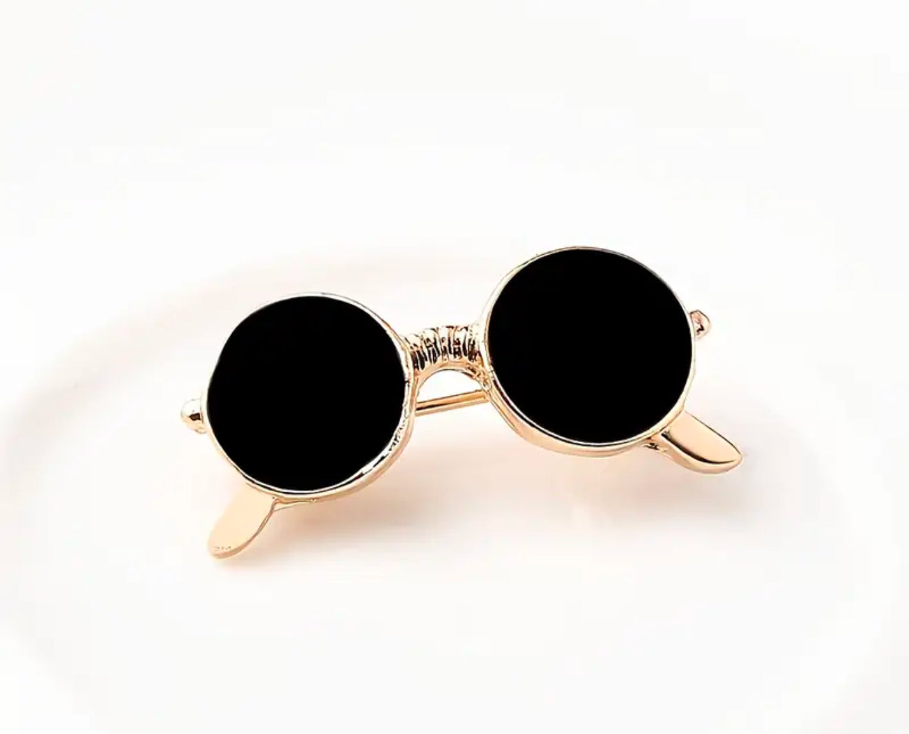 Glasses brooch